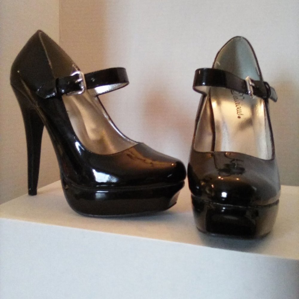 Black patent Mary Jane style platform heels. Size 7